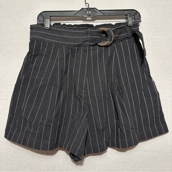 Elodie Pants - NWT Elodie Pinstripe Shorts - size L